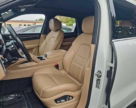 Білий Порше Cayenne, об'ємом двигуна 0 л та пробігом 37 тис. км за 27000 $, фото 11 на Automoto.ua