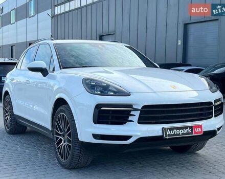 Белый Порше Каен, объемом двигателя 3 л и пробегом 100 тыс. км за 59990 $, фото 2 на Automoto.ua