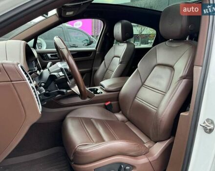 Белый Порше Каен, объемом двигателя 3 л и пробегом 61 тыс. км за 94490 $, фото 7 на Automoto.ua