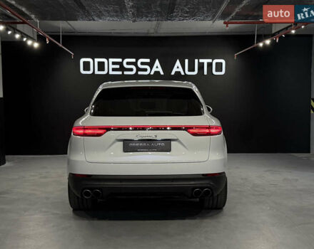 Белый Порше Каен, объемом двигателя 2.89 л и пробегом 23 тыс. км за 79000 $, фото 6 на Automoto.ua