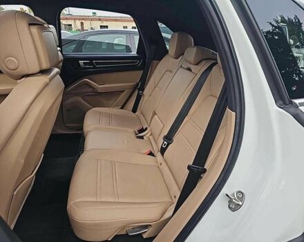Білий Порше Cayenne, об'ємом двигуна 0 л та пробігом 60 тис. км за 40000 $, фото 11 на Automoto.ua