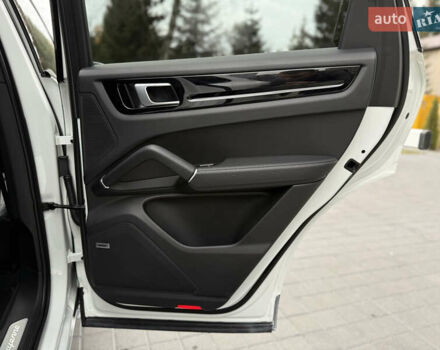 Белый Порше Каен, объемом двигателя 3 л и пробегом 23 тыс. км за 69900 $, фото 53 на Automoto.ua