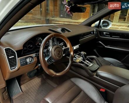 Белый Порше Каен, объемом двигателя 3 л и пробегом 61 тыс. км за 95000 $, фото 11 на Automoto.ua