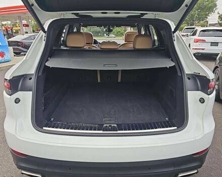 Білий Порше Cayenne, об'ємом двигуна 0 л та пробігом 37 тис. км за 27000 $, фото 3 на Automoto.ua