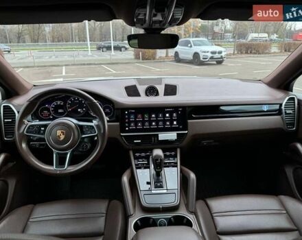 Белый Порше Каен, объемом двигателя 3 л и пробегом 61 тыс. км за 94490 $, фото 13 на Automoto.ua