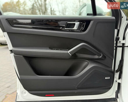 Белый Порше Каен, объемом двигателя 3 л и пробегом 23 тыс. км за 69900 $, фото 24 на Automoto.ua