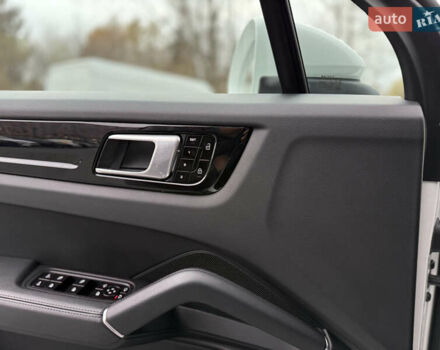 Белый Порше Каен, объемом двигателя 3 л и пробегом 23 тыс. км за 69900 $, фото 25 на Automoto.ua