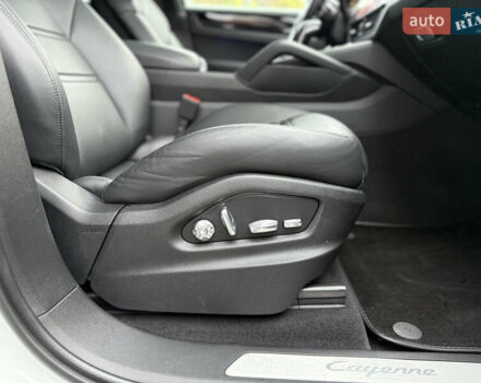 Белый Порше Каен, объемом двигателя 3 л и пробегом 23 тыс. км за 69900 $, фото 58 на Automoto.ua