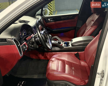 Белый Порше Каен, объемом двигателя 2.89 л и пробегом 23 тыс. км за 79000 $, фото 22 на Automoto.ua