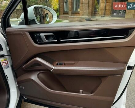 Белый Порше Каен, объемом двигателя 3 л и пробегом 61 тыс. км за 95000 $, фото 19 на Automoto.ua