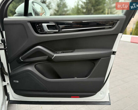 Белый Порше Каен, объемом двигателя 3 л и пробегом 23 тыс. км за 69900 $, фото 56 на Automoto.ua