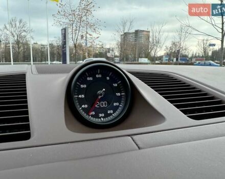 Белый Порше Каен, объемом двигателя 3 л и пробегом 61 тыс. км за 94490 $, фото 23 на Automoto.ua