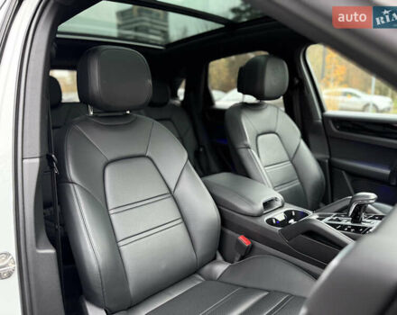 Белый Порше Каен, объемом двигателя 3 л и пробегом 23 тыс. км за 69900 $, фото 59 на Automoto.ua