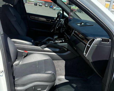 Белый Порше Каен, объемом двигателя 3 л и пробегом 78 тыс. км за 62500 $, фото 11 на Automoto.ua