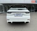 Белый Порше Каен, объемом двигателя 4 л и пробегом 107 тыс. км за 87000 $, фото 6 на Automoto.ua