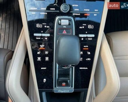 Белый Порше Каен, объемом двигателя 3 л и пробегом 100 тыс. км за 59990 $, фото 33 на Automoto.ua