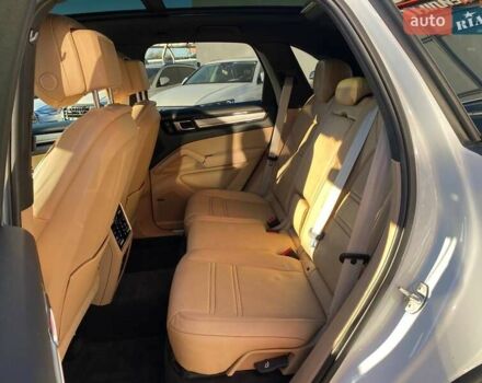 Білий Порше Cayenne, об'ємом двигуна 2.89 л та пробігом 32 тис. км за 83850 $, фото 21 на Automoto.ua