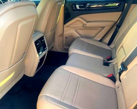 Белый Порше Каен, объемом двигателя 3 л и пробегом 65 тыс. км за 74899 $, фото 5 на Automoto.ua