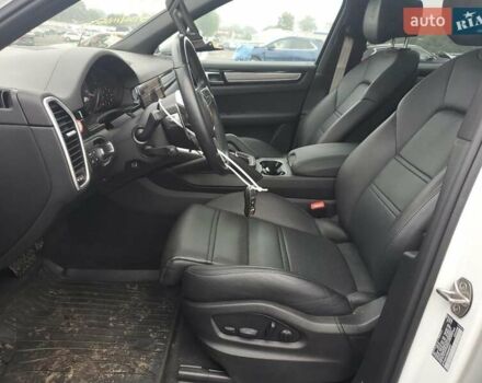 Білий Порше Cayenne, об'ємом двигуна 3 л та пробігом 42 тис. км за 22000 $, фото 6 на Automoto.ua