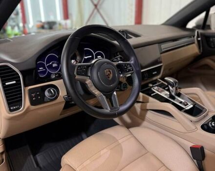 Білий Порше Cayenne, об'ємом двигуна 3 л та пробігом 37 тис. км за 90000 $, фото 3 на Automoto.ua