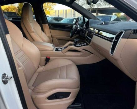 Білий Порше Cayenne, об'ємом двигуна 3 л та пробігом 24 тис. км за 45000 $, фото 7 на Automoto.ua