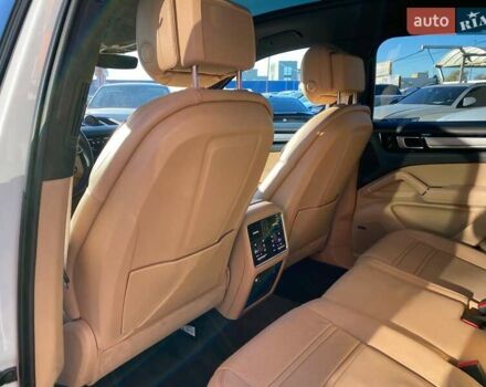 Білий Порше Cayenne, об'ємом двигуна 2.89 л та пробігом 32 тис. км за 83850 $, фото 22 на Automoto.ua