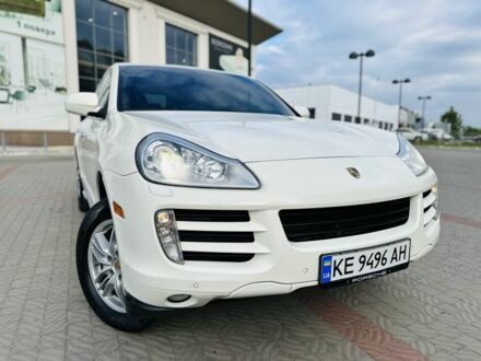 Білий Порше Cayenne, об'ємом двигуна 4.8 л та пробігом 183 тис. км за 12500 $, фото 1 на Automoto.ua