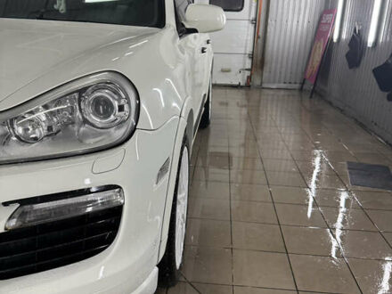 Белый Порше Каен, объемом двигателя 4.81 л и пробегом 163 тыс. км за 9500 $, фото 1 на Automoto.ua