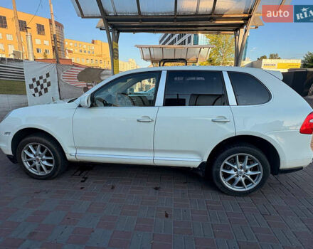 Білий Порше Cayenne, об'ємом двигуна 3.6 л та пробігом 249 тис. км за 10500 $, фото 1 на Automoto.ua