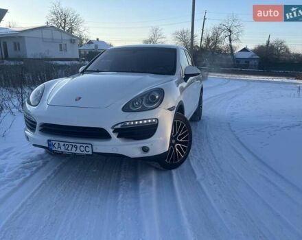 Белый Порше Каен, объемом двигателя 4.81 л и пробегом 223 тыс. км за 18000 $, фото 1 на Automoto.ua