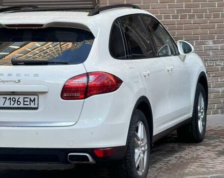 Белый Порше Каен, объемом двигателя 4.81 л и пробегом 177 тыс. км за 21000 $, фото 1 на Automoto.ua
