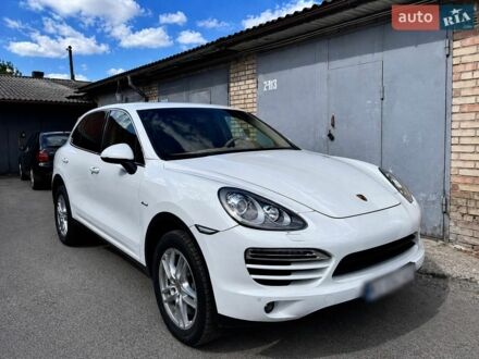 Білий Порше Cayenne, об'ємом двигуна 3 л та пробігом 229 тис. км за 18000 $, фото 1 на Automoto.ua