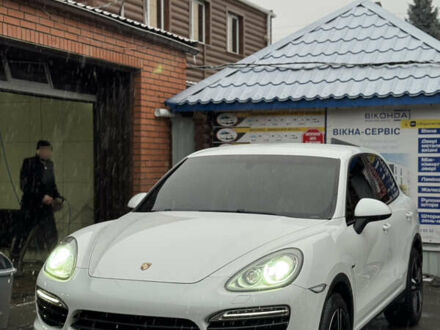 Білий Порше Cayenne, об'ємом двигуна 3 л та пробігом 204 тис. км за 20000 $, фото 1 на Automoto.ua