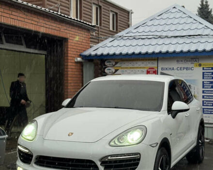 Белый Порше Каен, объемом двигателя 3 л и пробегом 204 тыс. км за 20000 $, фото 1 на Automoto.ua