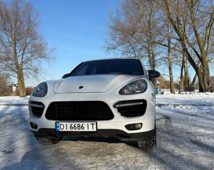 Белый Порше Каен, объемом двигателя 4.81 л и пробегом 197 тыс. км за 18000 $, фото 1 на Automoto.ua