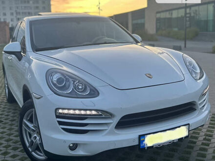 Білий Порше Cayenne, об'ємом двигуна 3 л та пробігом 130 тис. км за 22900 $, фото 1 на Automoto.ua