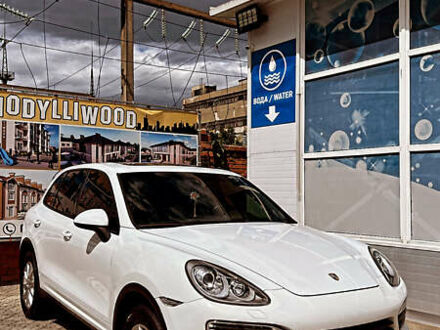Порше Каен 2013 в Черновцах на Automoto.ua Белый Порше Каен, объемом двигателя 3 л и пробегом 207 тыс. км за 24500 $, фото 1 на Automoto.ua