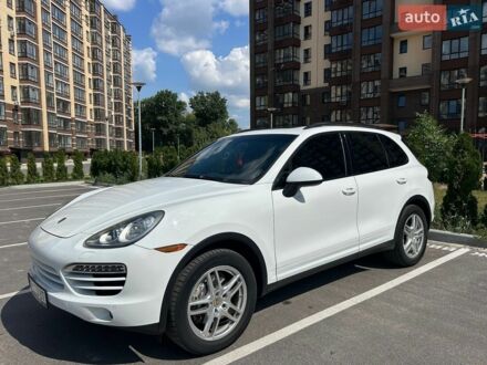 Білий Порше Cayenne, об'ємом двигуна 3 л та пробігом 252 тис. км за 20000 $, фото 1 на Automoto.ua