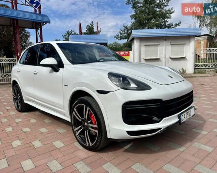 Білий Порше Cayenne, об'ємом двигуна 3 л та пробігом 199 тис. км за 26000 $, фото 1 на Automoto.ua