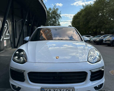 Білий Порше Cayenne, об'ємом двигуна 2.97 л та пробігом 143 тис. км за 38000 $, фото 1 на Automoto.ua