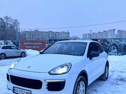 Белый Порше Каен, объемом двигателя 3.6 л и пробегом 154 тыс. км за 26000 $, фото 1 на Automoto.ua