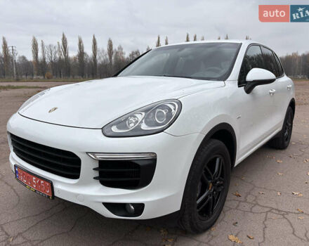 Белый Порше Каен, объемом двигателя 2.97 л и пробегом 180 тыс. км за 34000 $, фото 1 на Automoto.ua