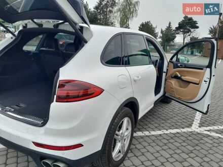Порше Каен 2016 в Ужгороде на Automoto.ua Белый Порше Каен, объемом двигателя 3.6 л и пробегом 150 тыс. км за 30000 $, фото 1 на Automoto.ua