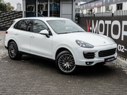 Білий Порше Cayenne, об'ємом двигуна 3 л та пробігом 50 тис. км за 65555 $, фото 1 на Automoto.ua