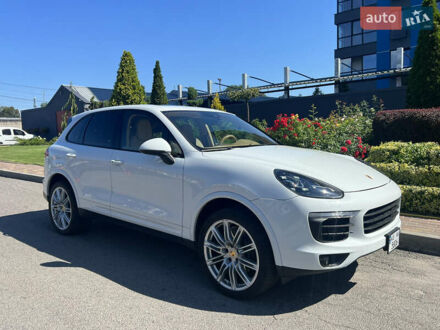 Порше Cayenne 2016 у Дніпро (Дніпропетровську) на Automoto.ua Білий Порше Cayenne, об'ємом двигуна 3.6 л та пробігом 68 тис. км за 34900 $, фото 1 на Automoto.ua