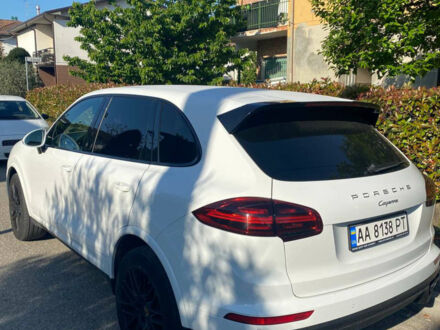 Білий Порше Cayenne, об'ємом двигуна 3.6 л та пробігом 235 тис. км за 38000 $, фото 1 на Automoto.ua