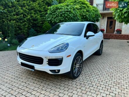Білий Порше Cayenne, об'ємом двигуна 3 л та пробігом 125 тис. км за 32000 $, фото 1 на Automoto.ua