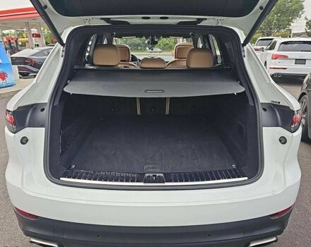 Белый Порше Каен, объемом двигателя 0 л и пробегом 60 тыс. км за 40000 $, фото 1 на Automoto.ua