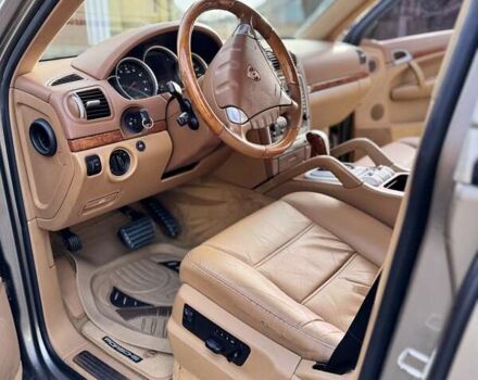 Бежевый Порше Каен, объемом двигателя 4.5 л и пробегом 208 тыс. км за 13800 $, фото 1 на Automoto.ua