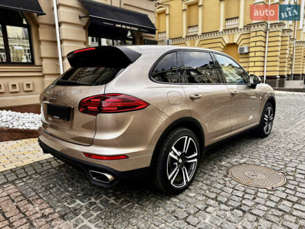 Порше Cayenne 2016 у Києві на Automoto.ua Бежевий Порше Cayenne, об'ємом двигуна 3.6 л та пробігом 92 тис. км за 35400 $, фото 1 на Automoto.ua